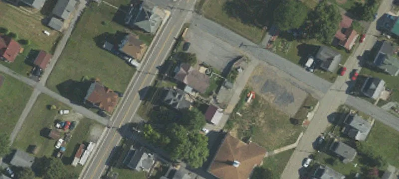 915 Barn St