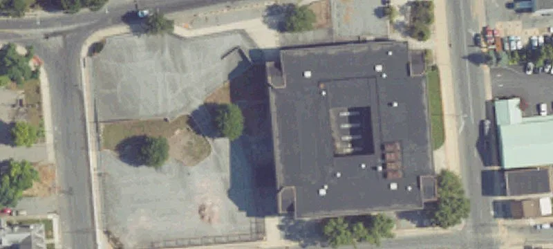 900 Maple St