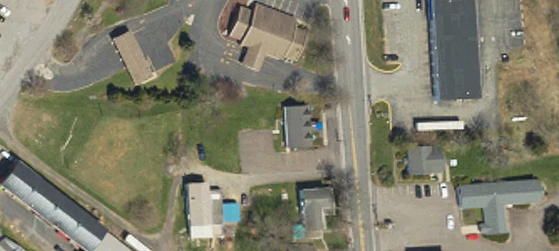 569 Easton Tpke