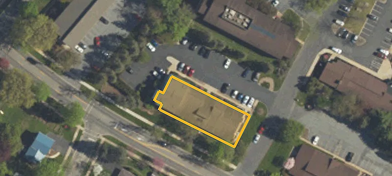 811 University Dr