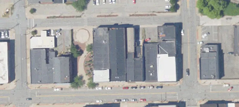 512 Lawrence Ave