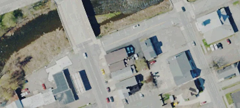 1143 Main St