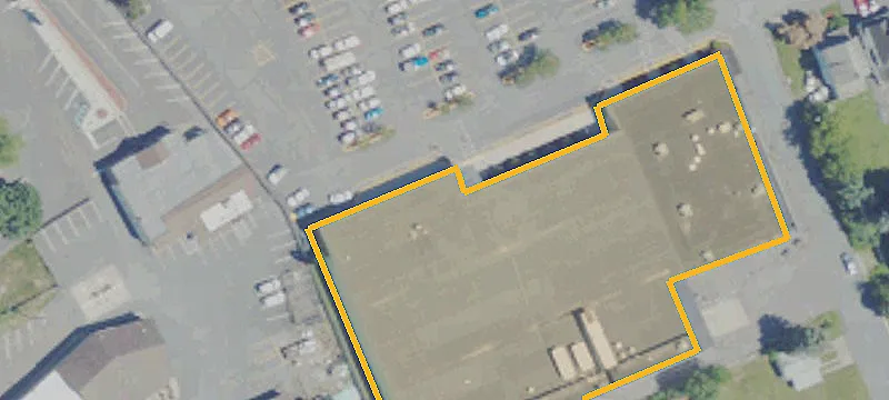 1437 Main St