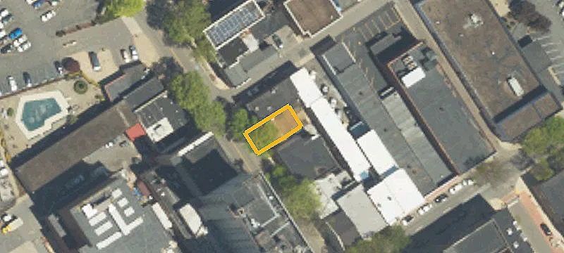 424 William St