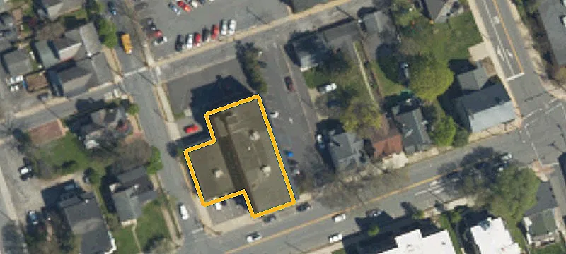 912 Main St