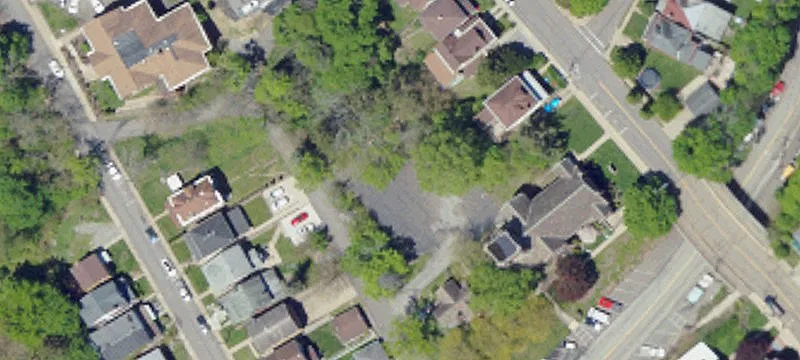 305 Ctr Ave