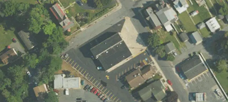 Chestnut St