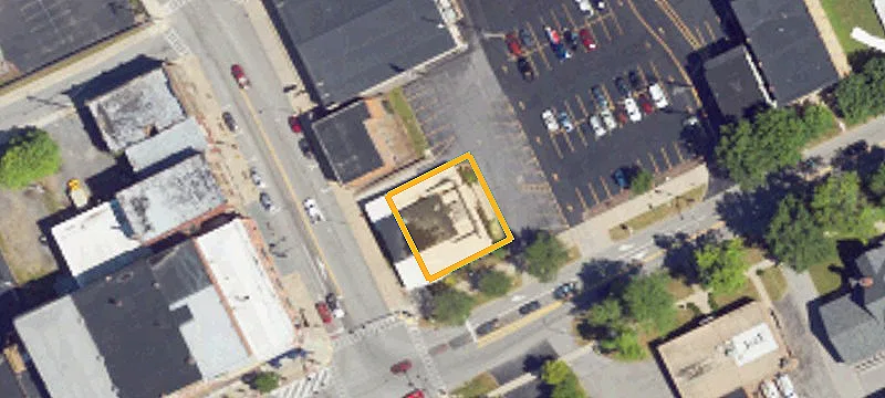 301 Main St