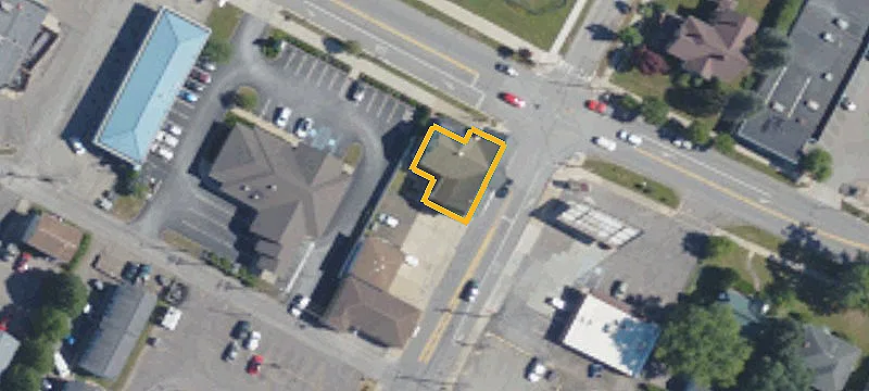 752 Main St