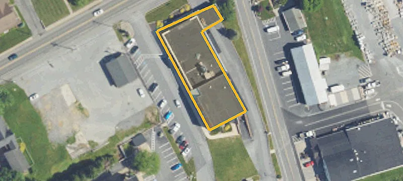 1060 Main St