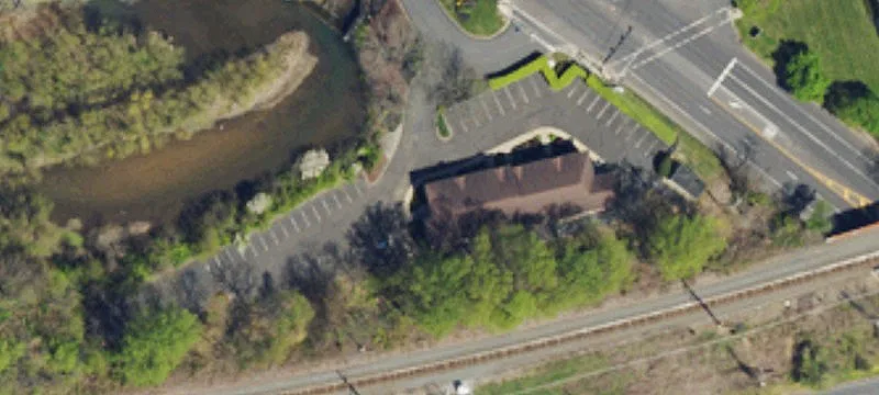 707 Lakeside Park