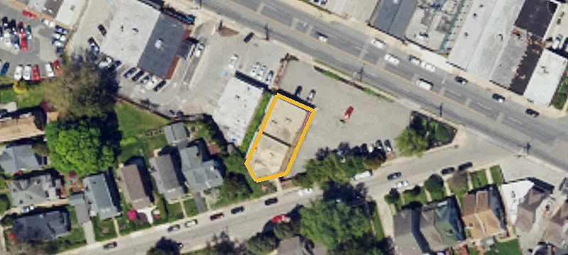 916 Montgomery Ave