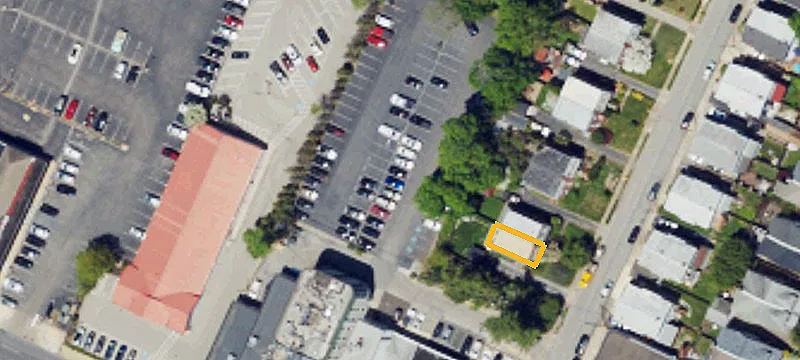 915 Montgomery Ave