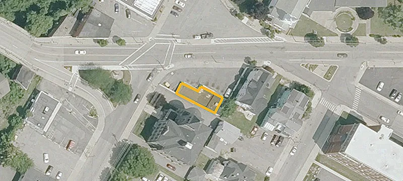 11 Hamlet Ave