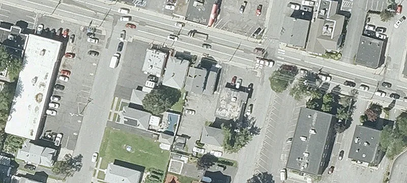 1076 Park Ave