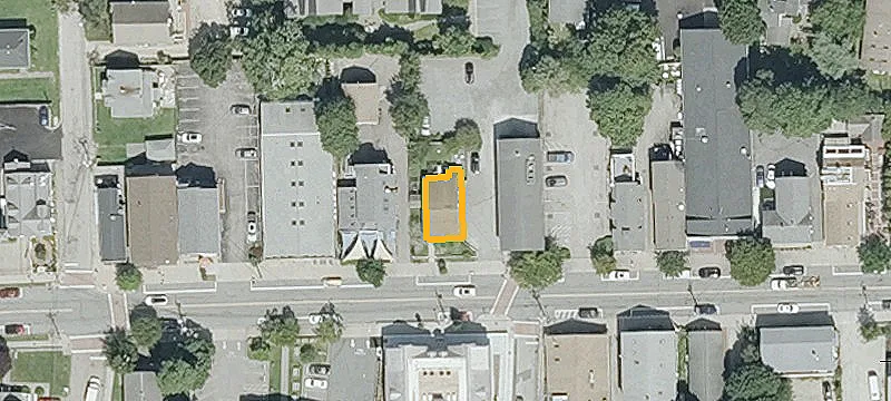 30 Narragansett Ave