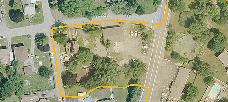 6 Lamoureux Blvd