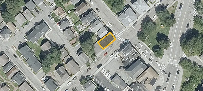 2 Pond Ave