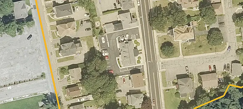 1425 Main St