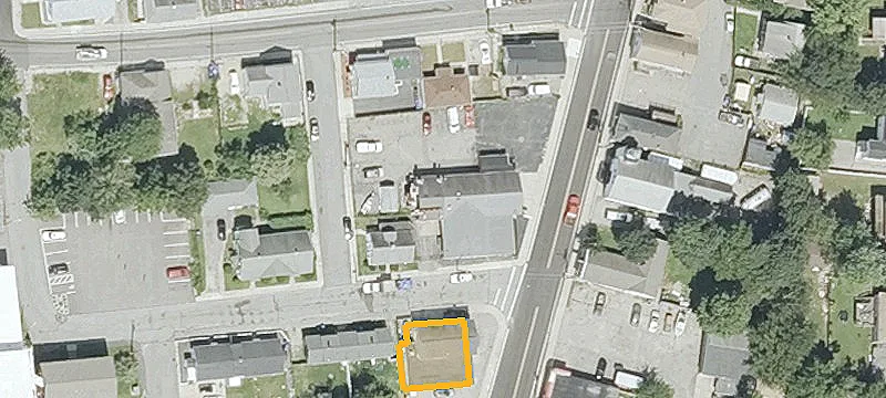 1657 Main St