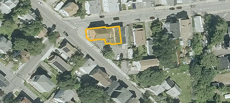 881 Douglas Ave