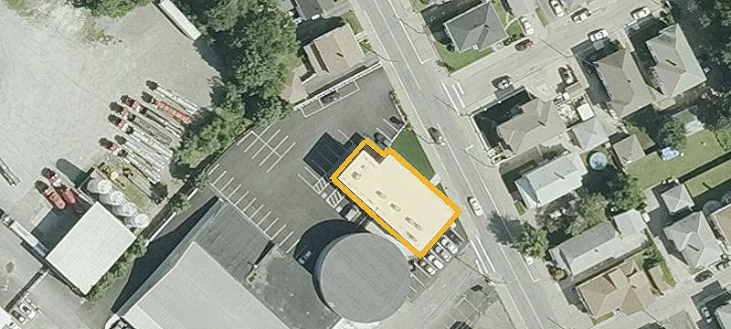 1136 Lonsdale Ave