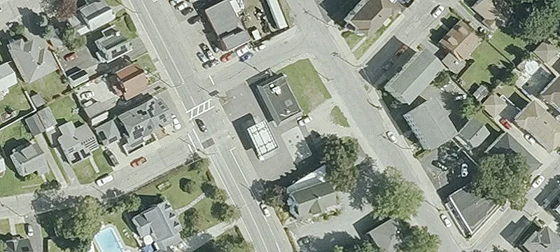 1051 Lonsdale Ave