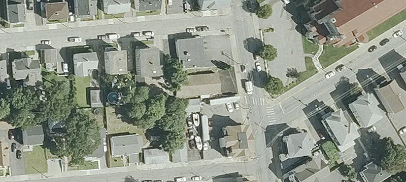 900 Lonsdale Ave