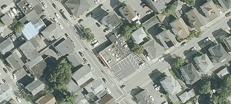 689 Dexter St