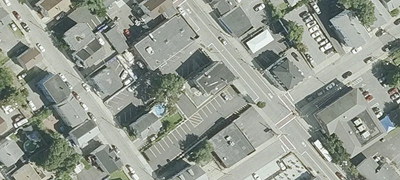 646 Dexter St