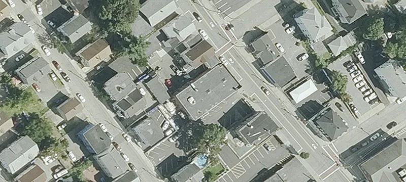 664 Dexter St
