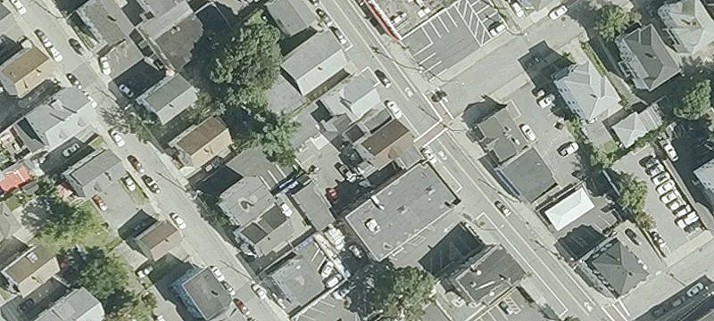 672 Dexter St