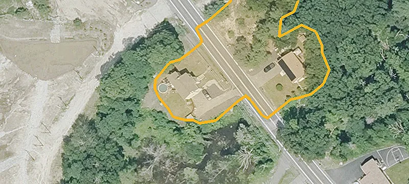 560 Douglas Tpke