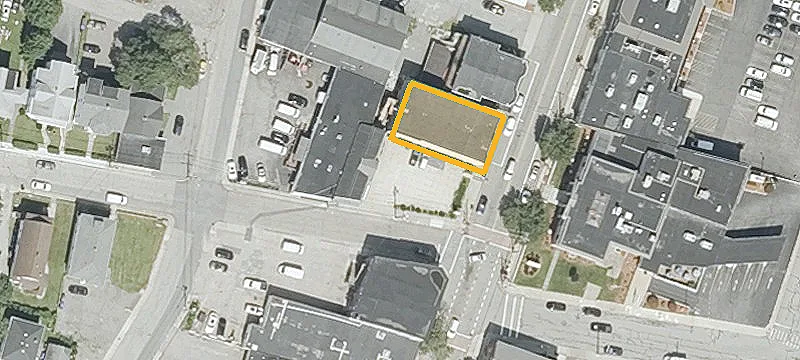 1217 Main St