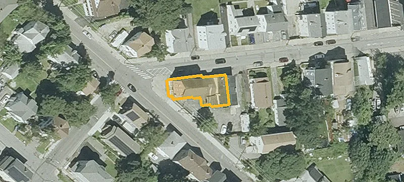 901 Douglas Ave