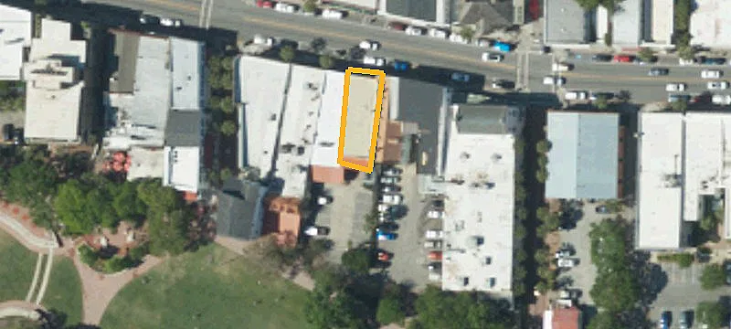 818 Bay St