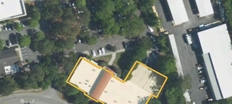 682 Johnnie Dodds Blvd
