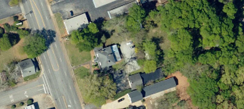 221 Hampton Ave