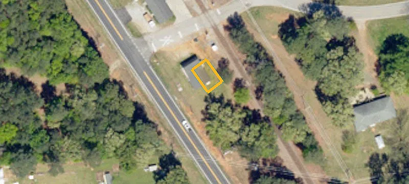 904 Chapin Rd