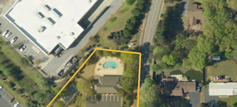 100 Vlg Walk Ln