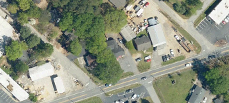 303 Lee Rd