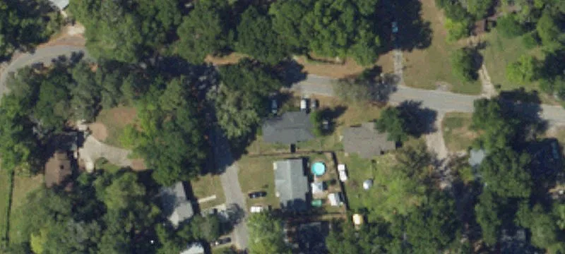2916 Riverbank Dr