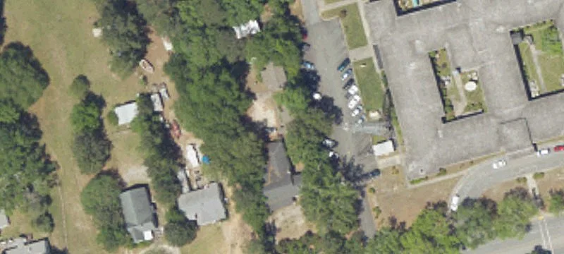 221 Live Oak Dr