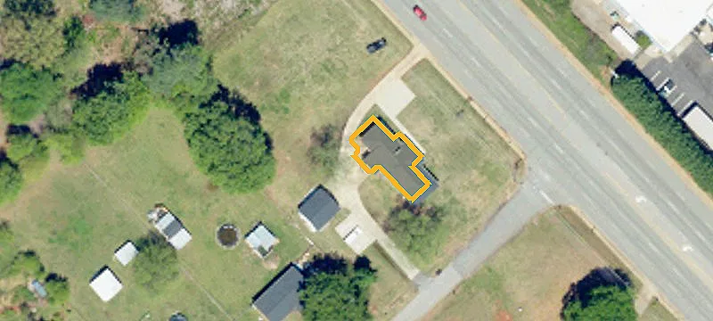 1098 Main St