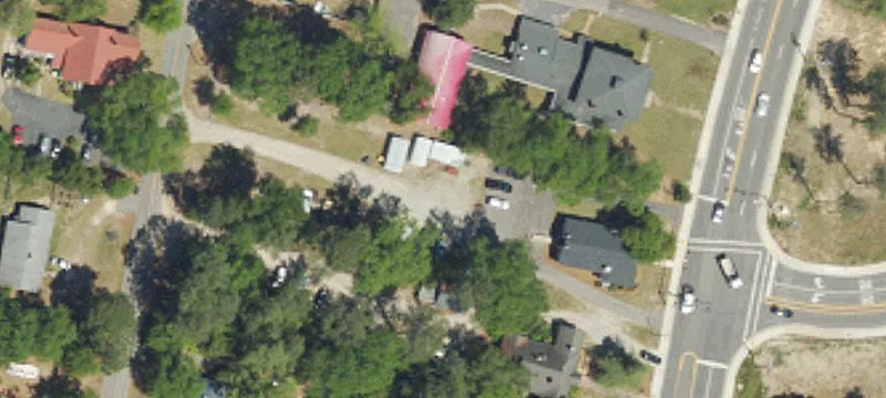 415 Lake Dr
