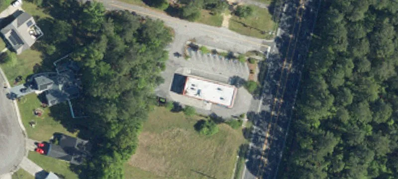 2635 Main St
