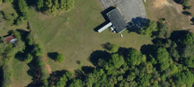 121 Lakeshore Dr