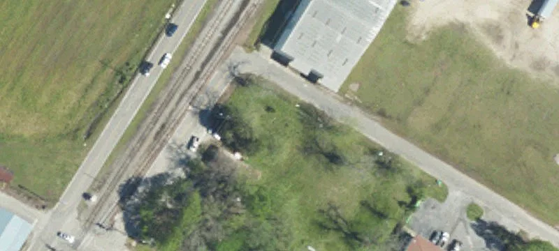 Elm St At Railroad Ave