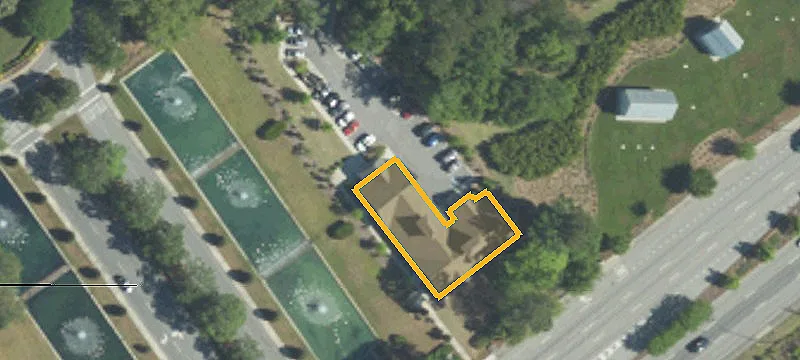 1090 Park W Blvd