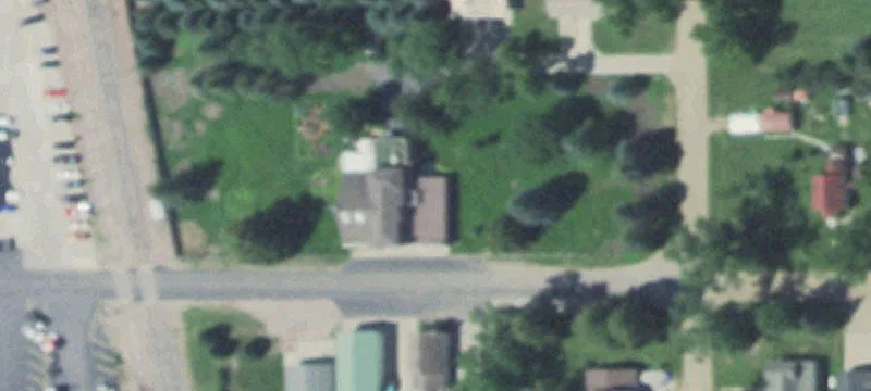 208 3rd St